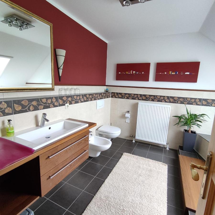 Ferienwohnung Adelhardt Eckersdorf Exteriör bild